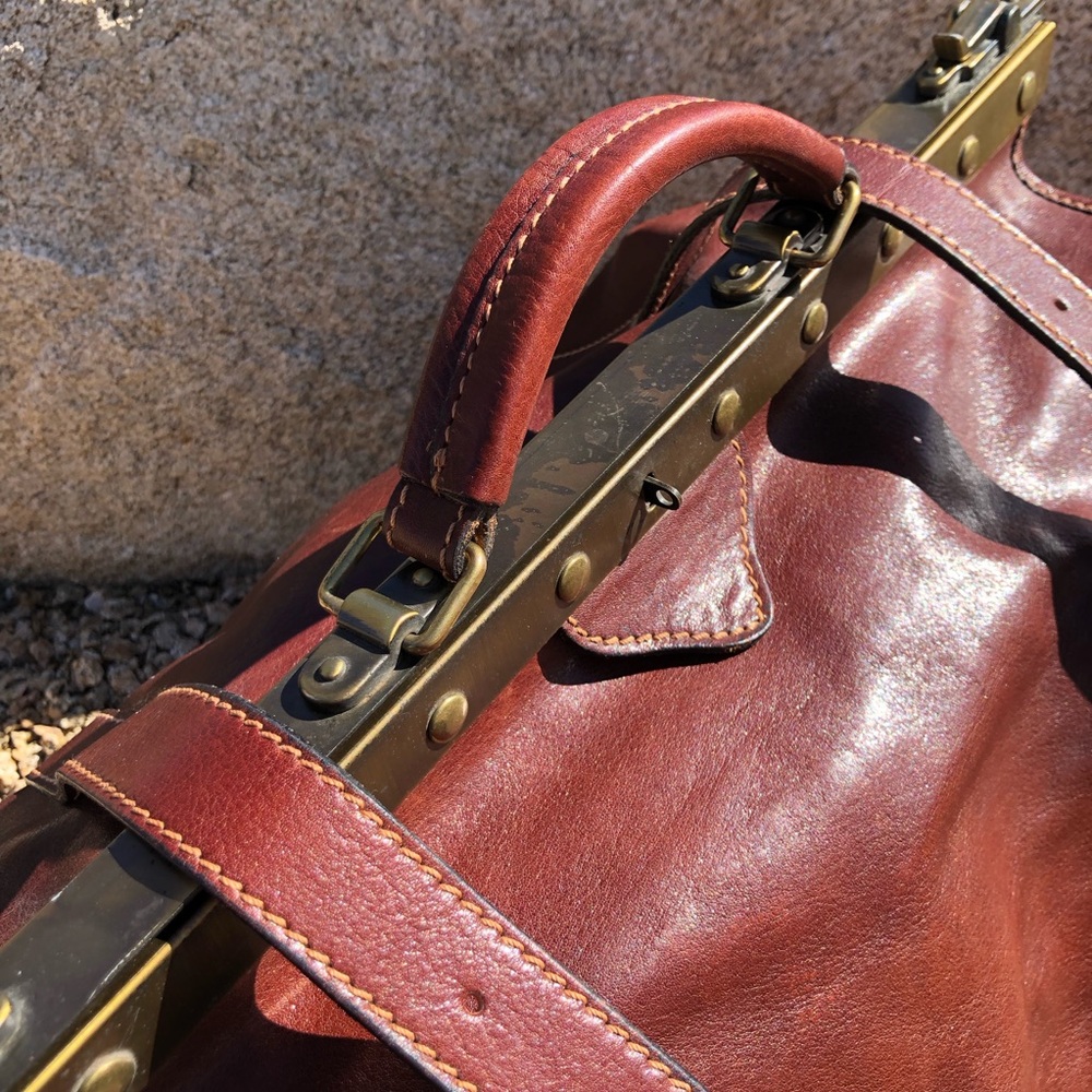 Vtg XL Leather Doctors Duffel Bag  🎩👑 - Picture 13 of 16